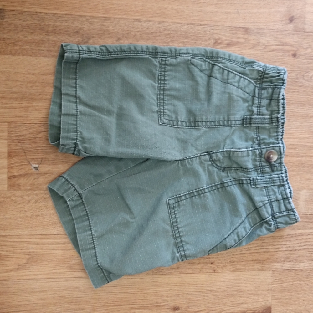 Old Navy size 3t olive shorts